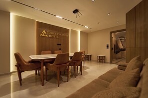 Lobby lounge