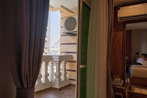 Executive Double Room, Mountain View | In-room safe, free WiFi