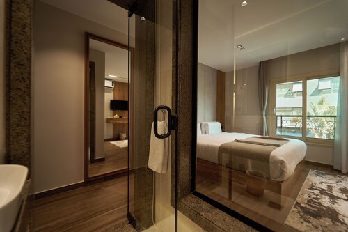 New Gold's Pyramids Hotel