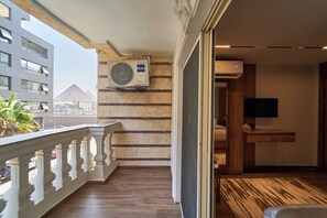 Executive Double Room, Mountain View | In-room safe, free WiFi