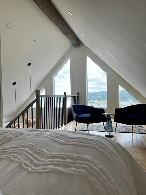 2 bedrooms, iron/ironing board, WiFi, bed sheets - Luxury living in the heart of Gros Morne National Park (Rocky Harbour)