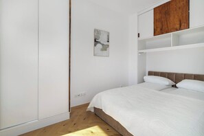1 chambre, fer et planche à repasser, lit de bébé portatif, Wi-Fi