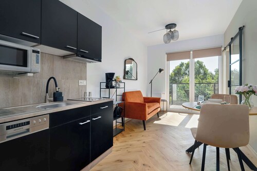 Elegant Apartment with Balcony | Parking in Garage