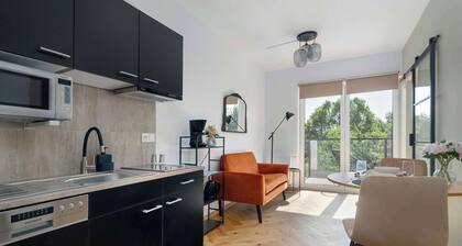 Elegant Apartment with Balcony | Parking in Garage