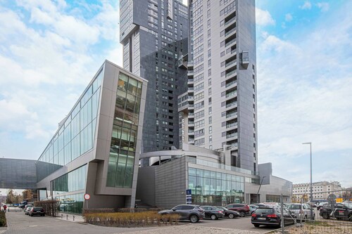Spacious Apartment in Sea Towers | Parking | Workspace