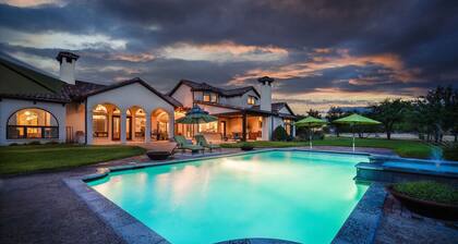 Hilltop Estate in Aledo with Pool, Hot Tub, Outdoor Kitchen & 100-Acre Views