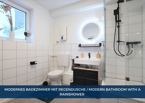 Suihku, hiustenkuivaaja, pyyhkeet, saippua