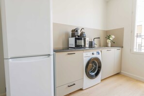 Apartment | Private kitchen | Fridge, microwave, stovetop, coffee/tea maker - Beautiful Apartment - 1br/4p - Sentier (Paris)