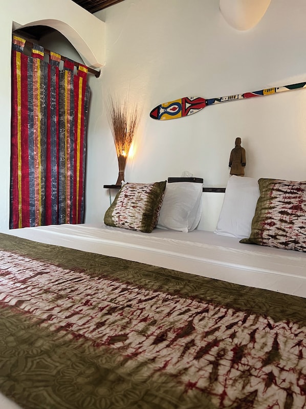 Quarto superior | Roupas de cama premium, cortinas blackout, ferros/tábuas de passar roupa