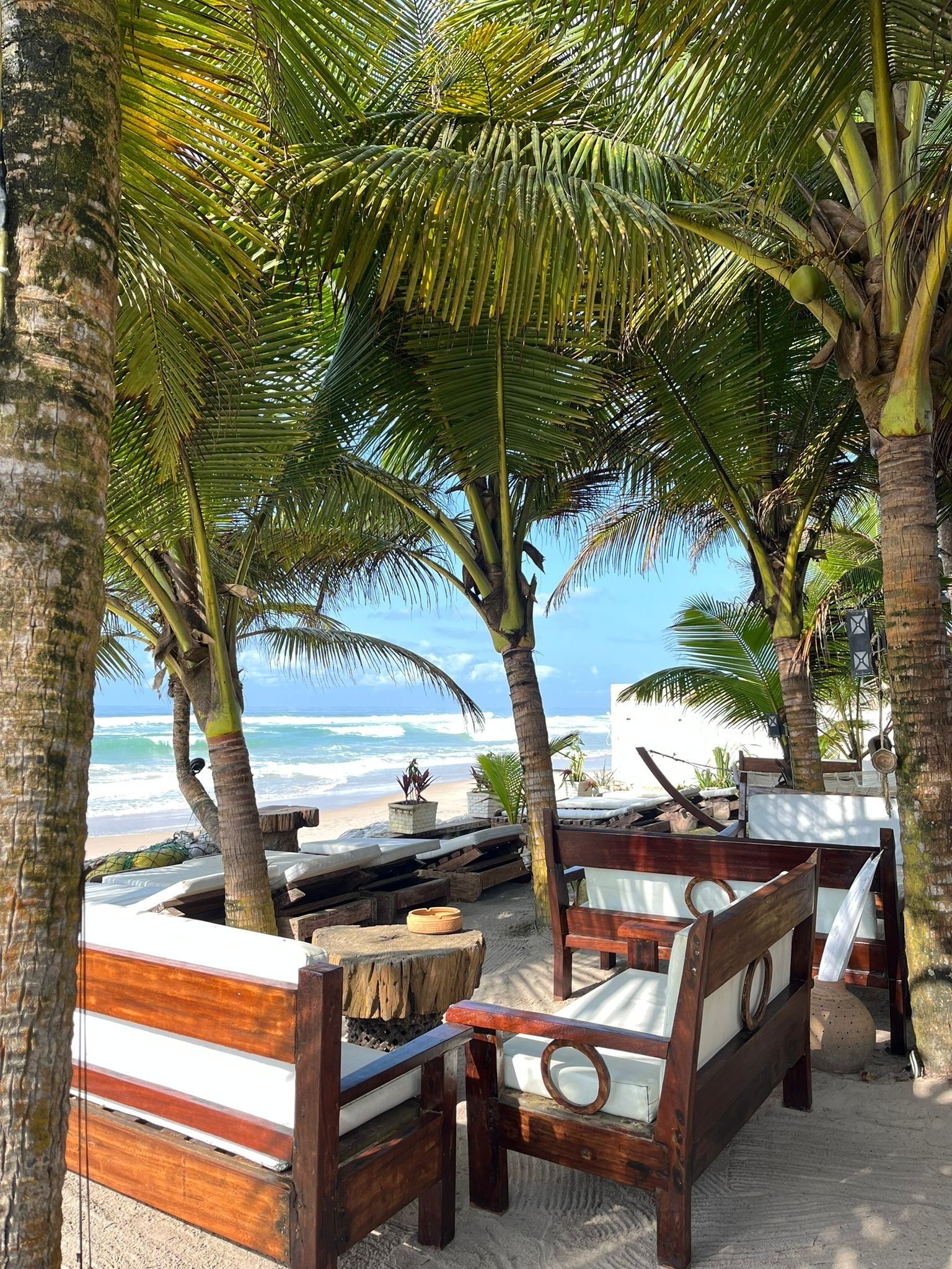 Yksityinen ranta, aurinkotuoleja, rantapyyhkeitä