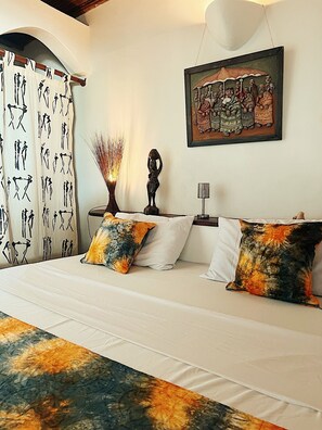 Quarto superior | Roupas de cama premium, cortinas blackout, ferros/tábuas de passar roupa