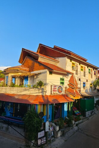 THE FUNKY MONKEY HOSTEL - 18 to 40 only 