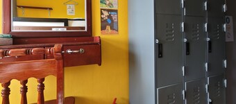 THE FUNKY MONKEY HOSTEL - 18 to 40 only
