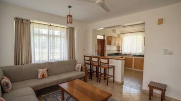 Deluxe Villa, Garden View | Living area