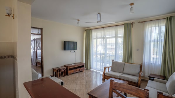 Deluxe Villa, Garden View | Living area