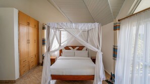 Deluxe Villa, Garden View | Iron/ironing board, free WiFi