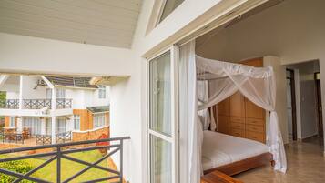 Iron/ironing board, free WiFi