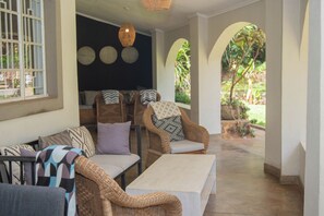 Café da manhã feito na hora grátis todos os dias