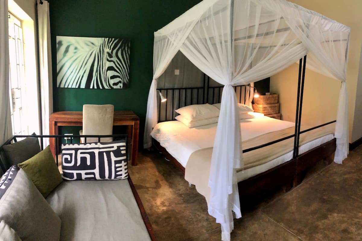Chambre Deluxe double | Coffre-fort, accès au Wi-Fi (inclus), literie fournie