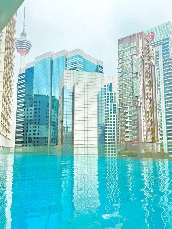 Innendørsbasseng og utendørsbasseng