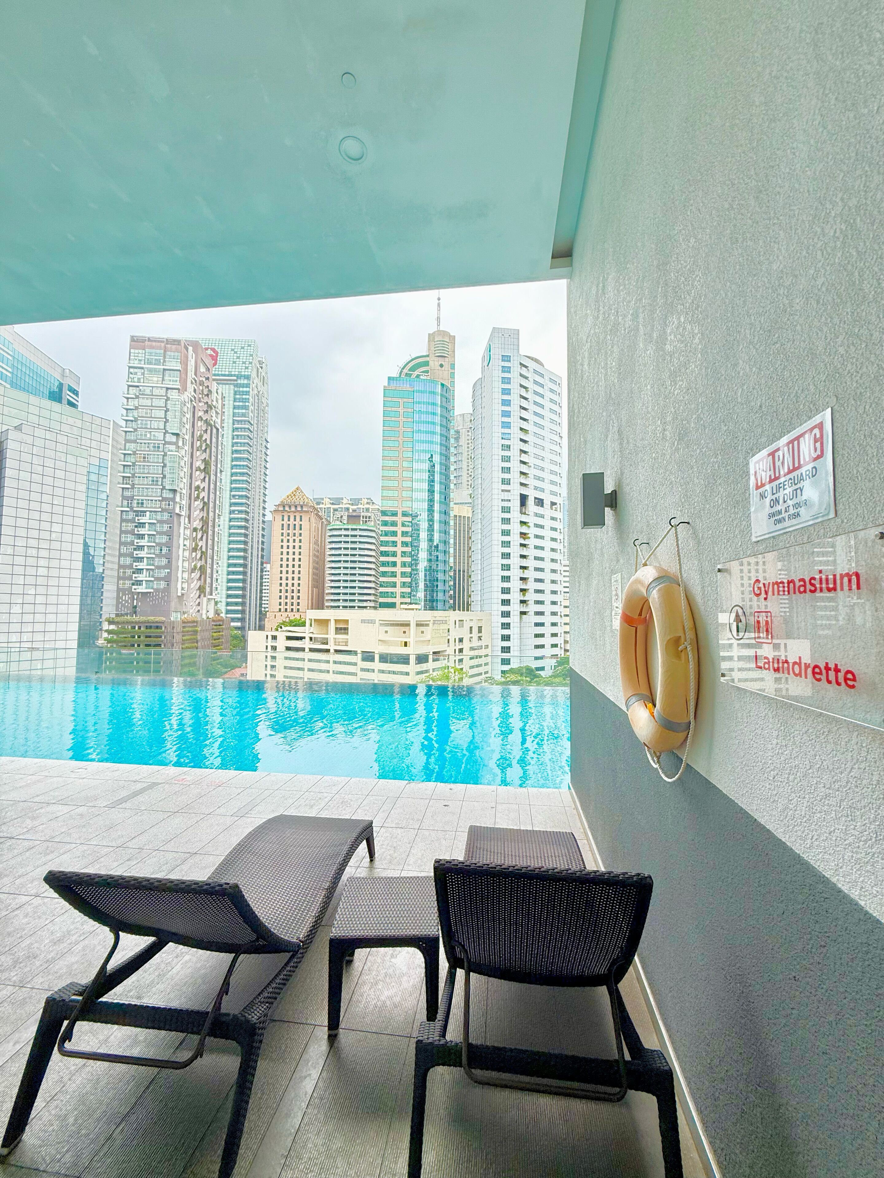 Kolam renang tertutup, kolam renang terbuka 