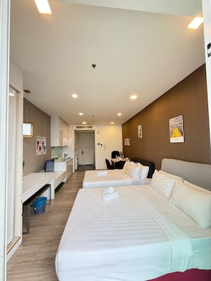 Caja de seguridad en la habitación y escritorio