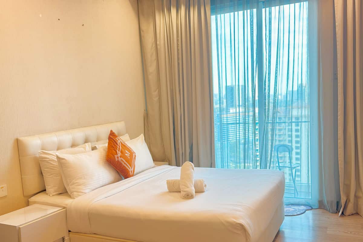 Standard Studio, Balcony, City View | In-room safe, desk, laptop workspace, iron/ironing board