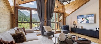 Luxury Penthouse 4BR  Panoramic Views  Garages Penthouse B1103