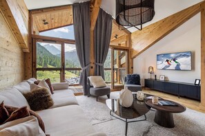 TV, offices - Luxury Penthouse 4BR Panoramic Views Garages Penthouse B1103 (Courchevel)