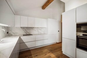 Fridge, microwave, oven, stovetop - Luxury Penthouse 4BR Panoramic Views Garages Penthouse B1103 (Courchevel)