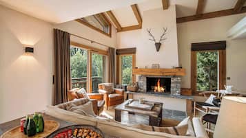 Una televisión, una chimenea, una oficina