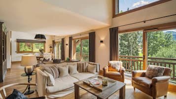 TV, peis og kontorer