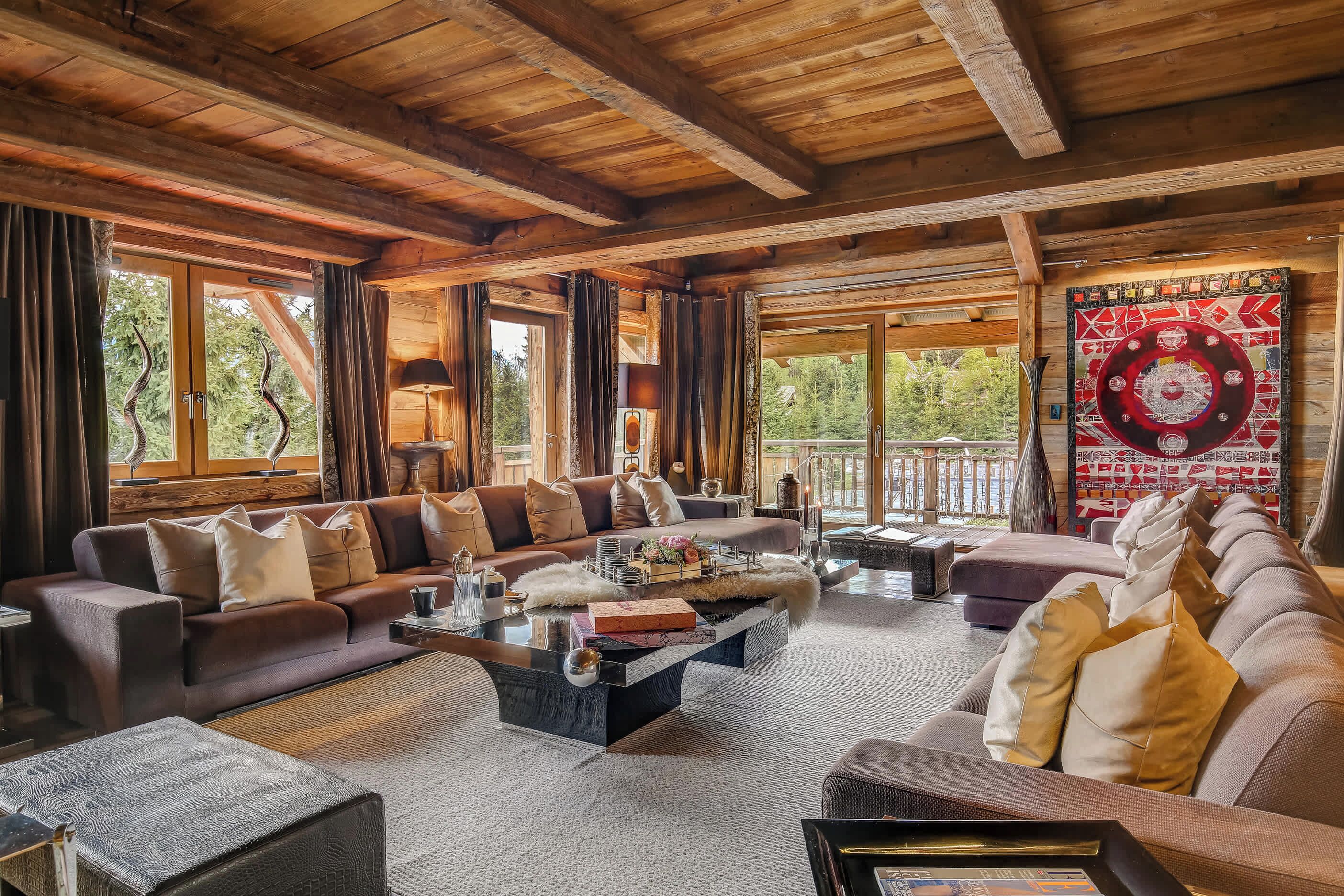 Televisión, chimenea y oficina 