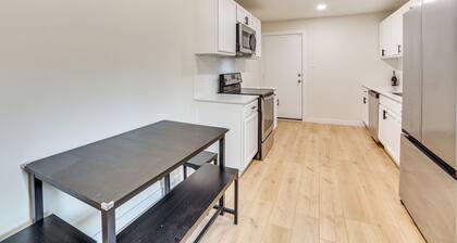 Fenced-in Yard: Home < 5 Mi to Dtwn Dallas!