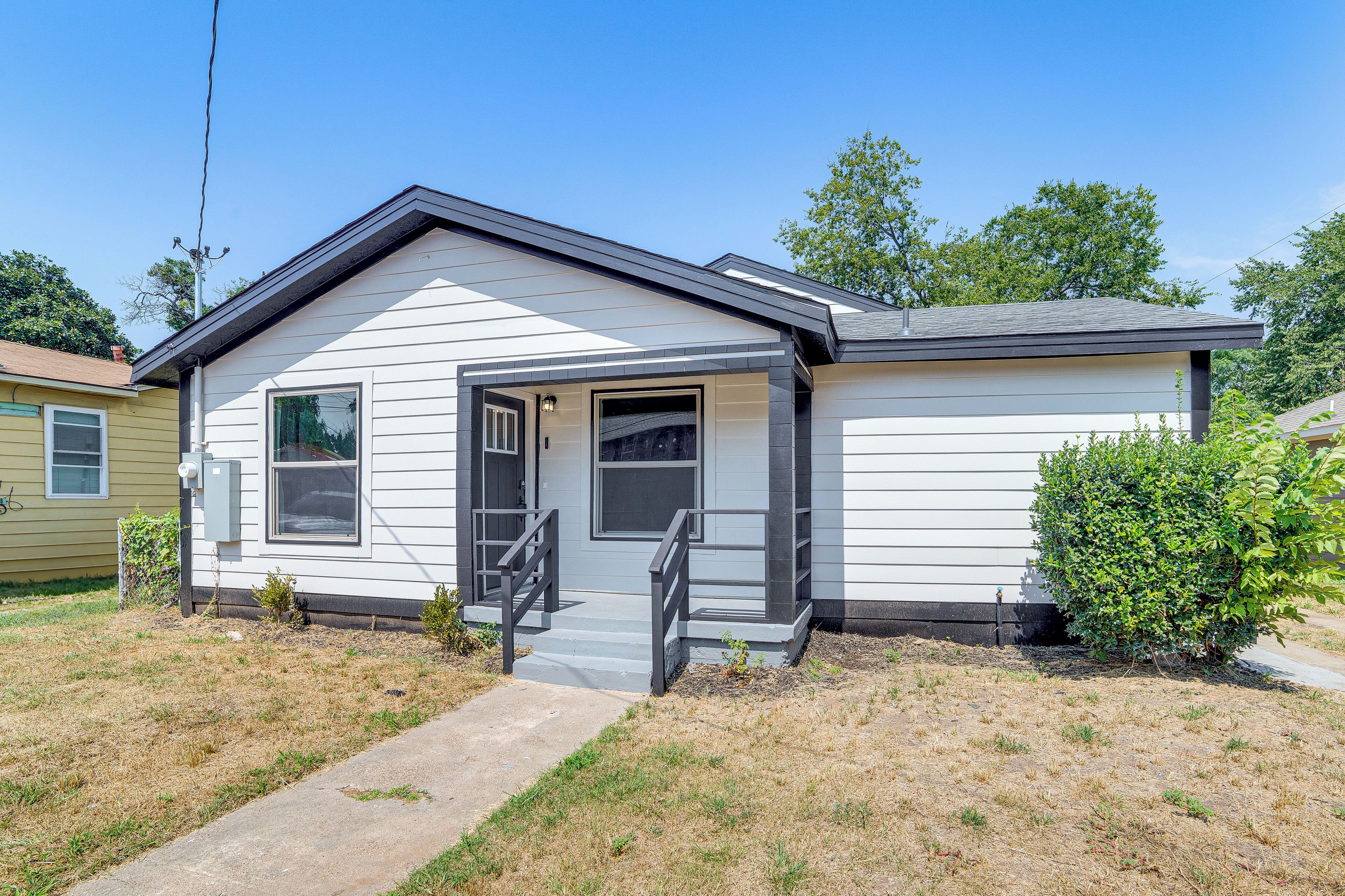 House (4 Bedrooms) | Front of property