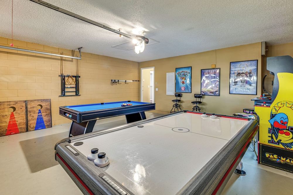 Family Oasis W/ Game Room & Pool In Davenport! - Florida
