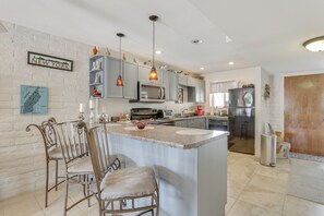 Interior - 8 Mi to TPC Scottsdale: Quiet Condo w/ Pool Access (Scottsdale)