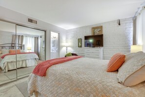 Interior - 8 Mi to TPC Scottsdale: Quiet Condo w/ Pool Access (Scottsdale)