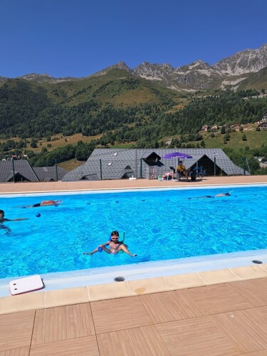 PIED DES PISTES 5 persons with balcony