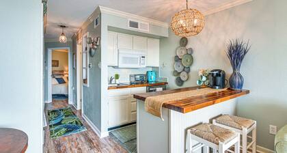 Pool & Hot Tub Access: Beachside Galveston Condo!