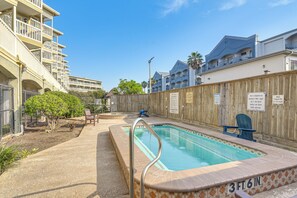 Apartment (1 Bedroom) | Interior - Pool & Hot Tub Access: Beachside Galveston Condo! (Galveston)