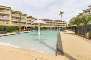 Apartment (1 Bedroom) | Interior - Pool & Hot Tub Access: Beachside Galveston Condo! (Galveston)