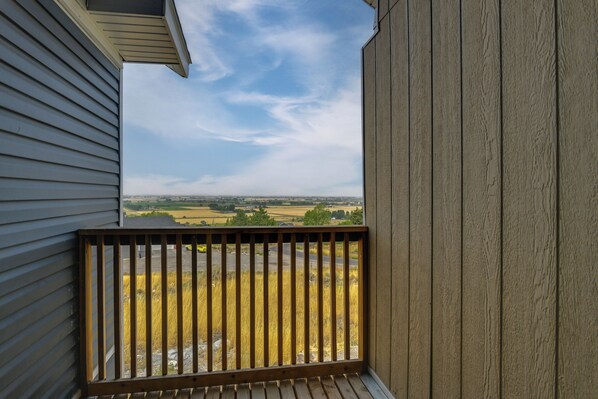 Apartment (3 Bedrooms) | Interior - Balcony & Stunning Views: Airy Apt in Idaho Falls (Idaho Falls)