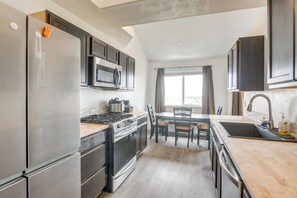 Apartment (3 Bedrooms) | Interior - Balcony & Stunning Views: Airy Apt in Idaho Falls (Idaho Falls)