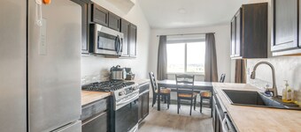 Balcony & Stunning Views: Airy Apt in Idaho Falls