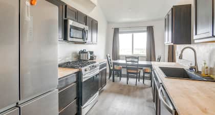 Balcony & Stunning Views: Airy Apt in Idaho Falls
