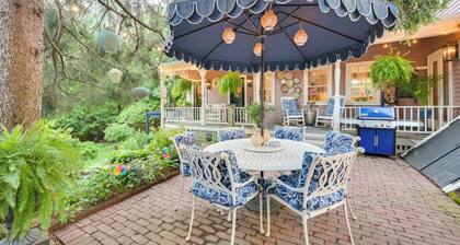 < 1 Mi to Dtwn Salem: Apt w/ Shared Patio & Yard!