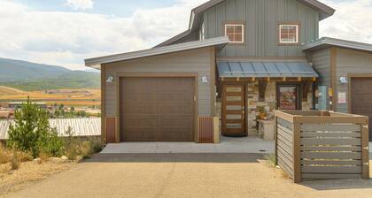 Home w/ Hot Tub & Views - Free Bus to Winter Park