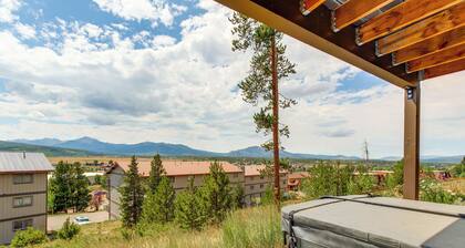 Home w/ Hot Tub & Views - Free Bus to Winter Park