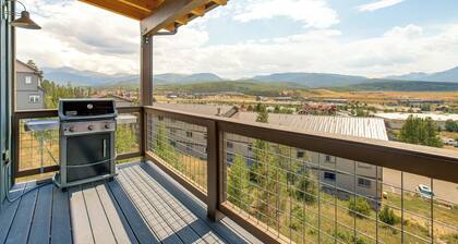 Home w/ Hot Tub & Views - Free Bus to Winter Park